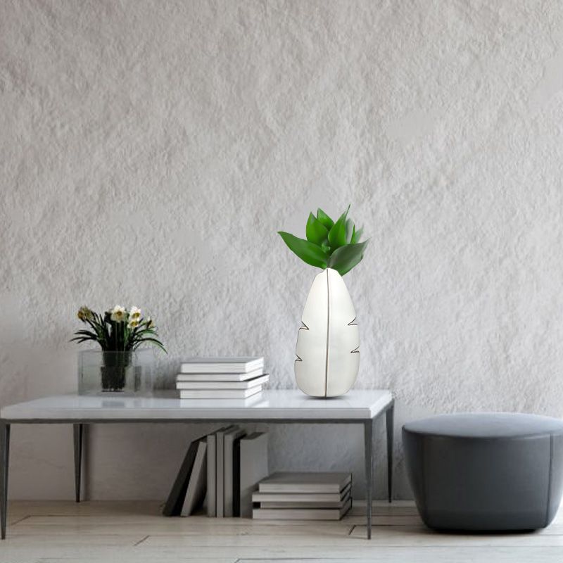 YZ04582W-1 WHITE POLYRESIN