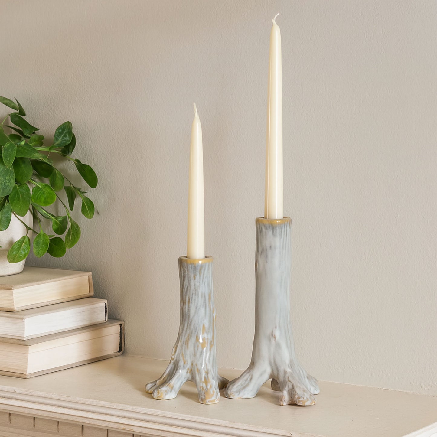 CECA264 WHITE CANDLE HOLDERS