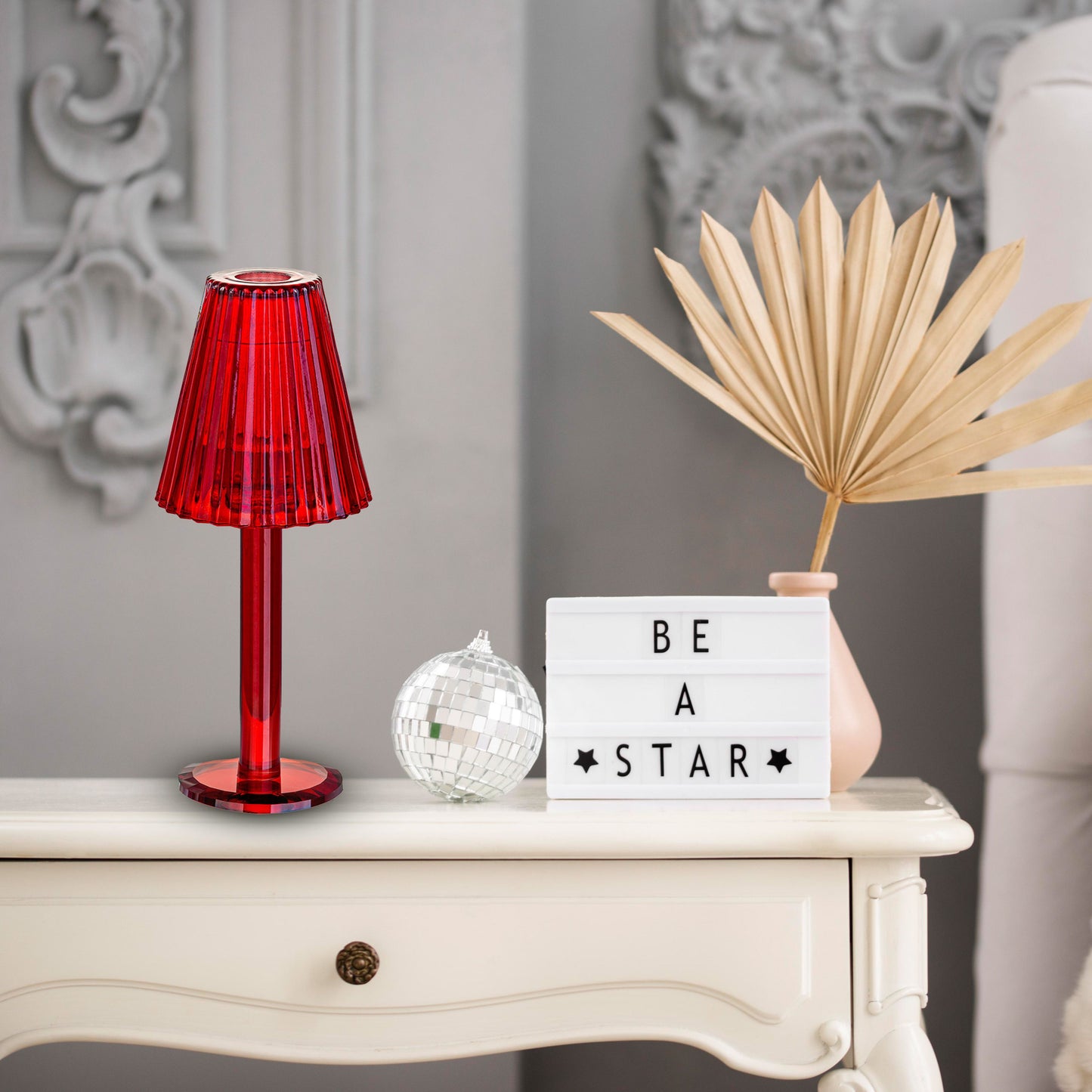 GL615 RED CANDLE HOLDERS