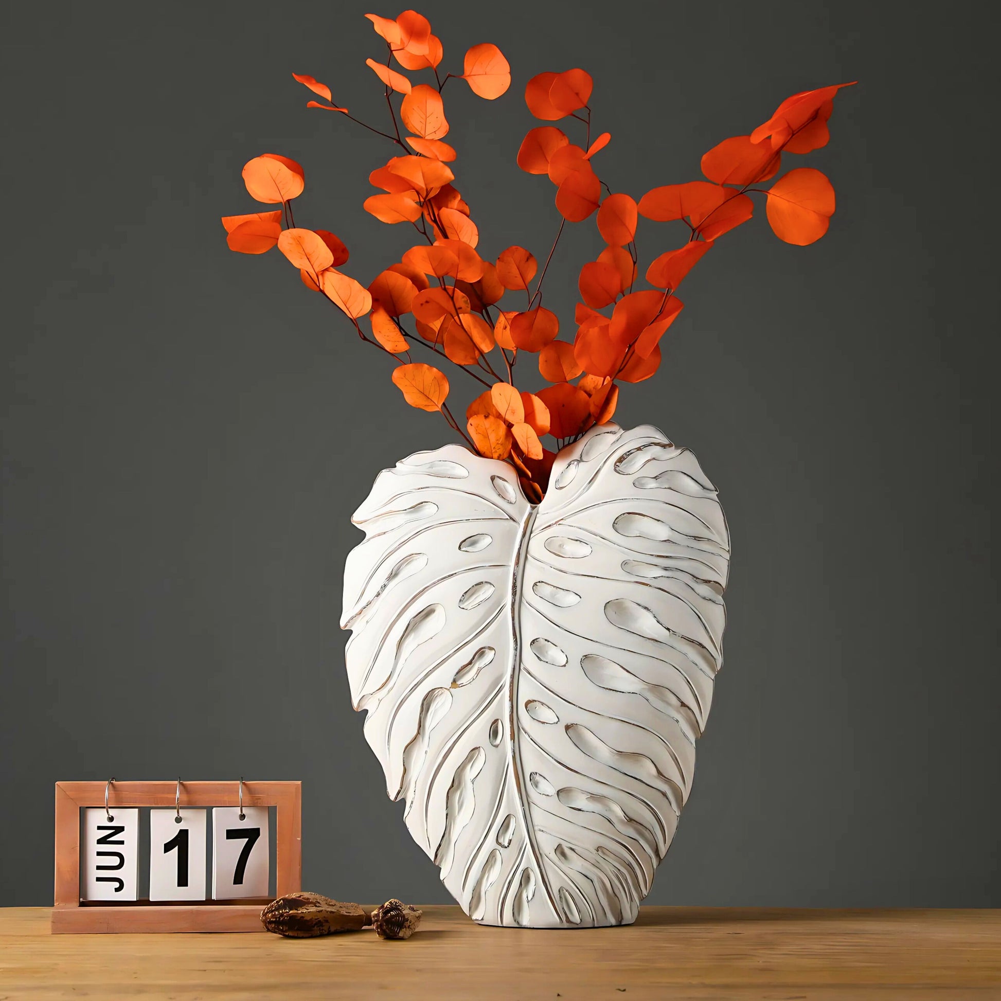 YZ04580W-2 WHITE POLYRESIN