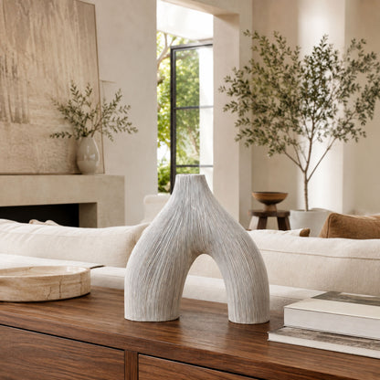 PLR216 WHITE POLYRESIN VASES