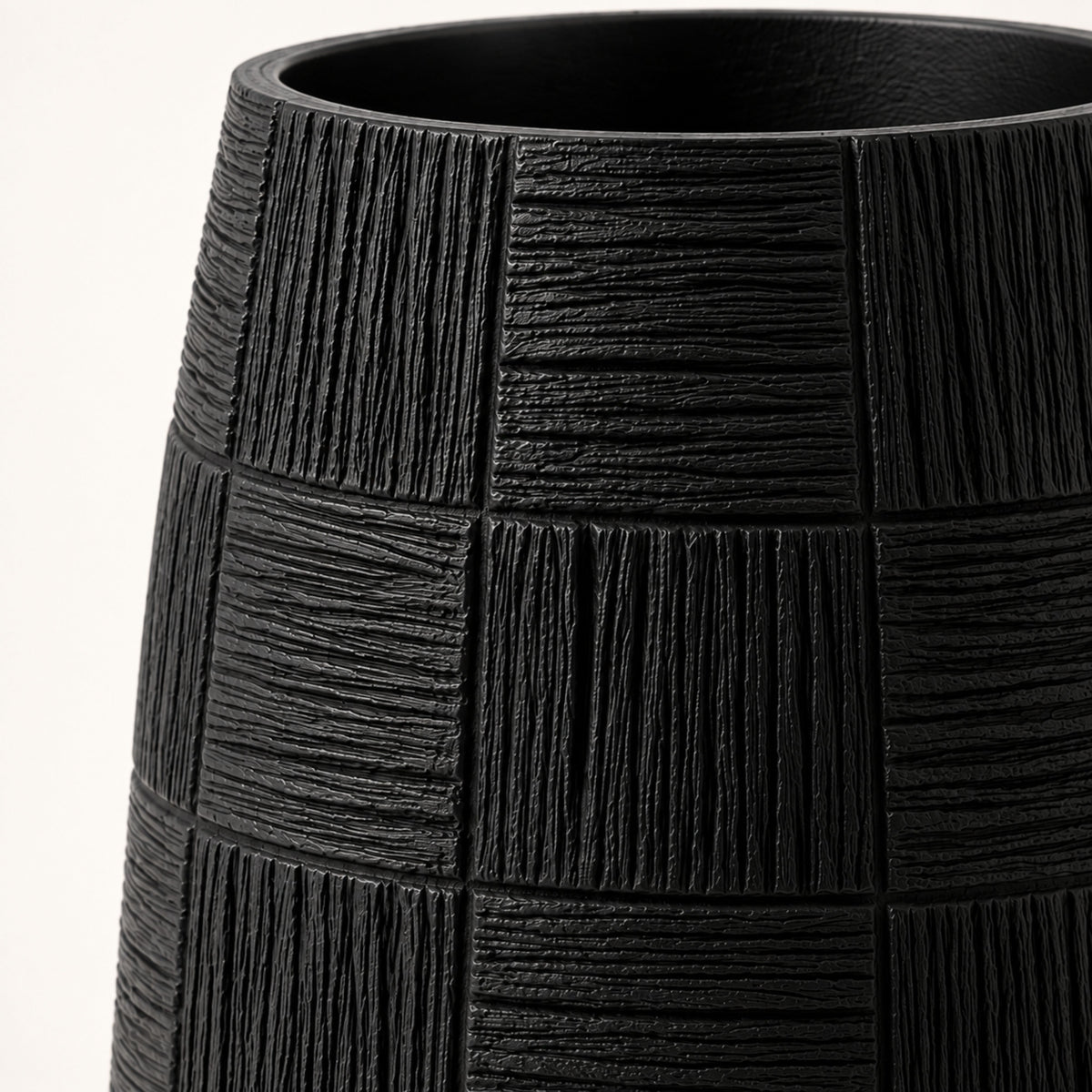 PLR211 BLACK POLYRESIN VASES