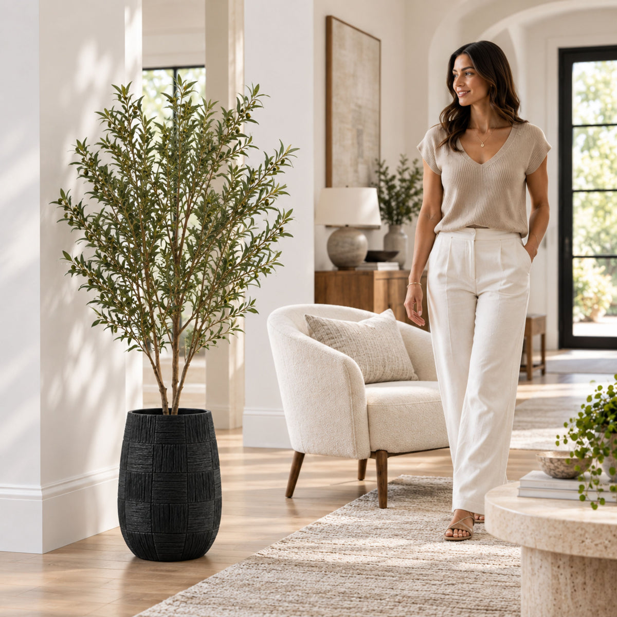 PLR211 BLACK POLYRESIN VASES