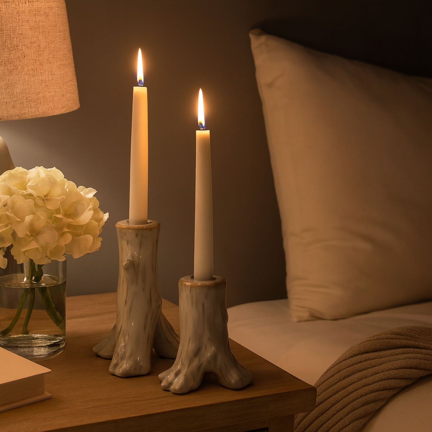 CECA263 WHITE CANDLE HOLDERS