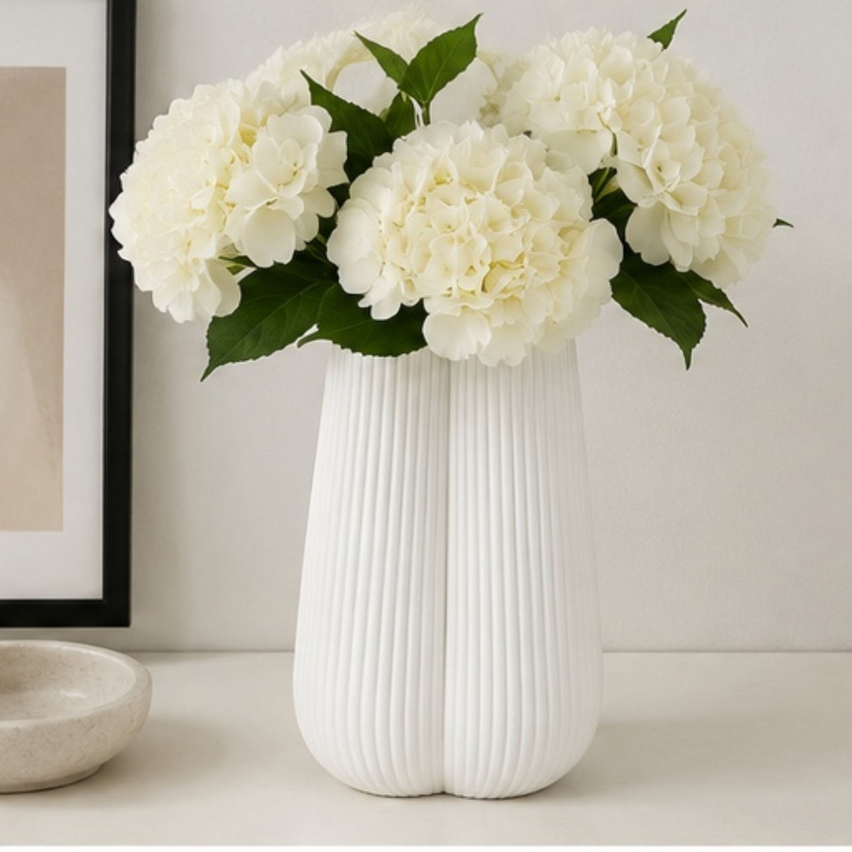 GV614 MATTE WHITE GLASS VASES