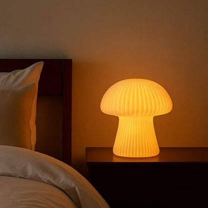 L589 WHITE GIFTS TABLE LAMPS