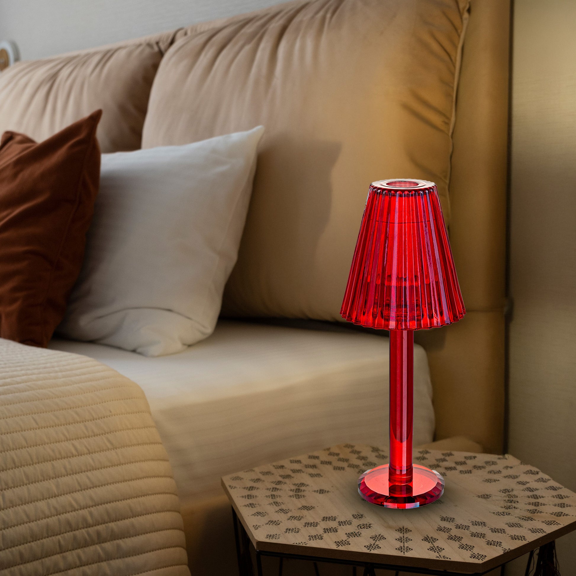 GL615 RED CANDLE HOLDERS